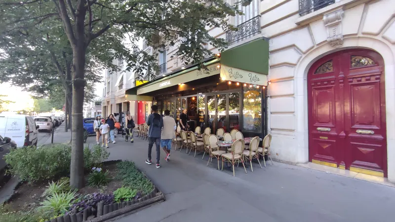 Façade de la brasserie L’Arsenal au 8 boulevard de la Bastille